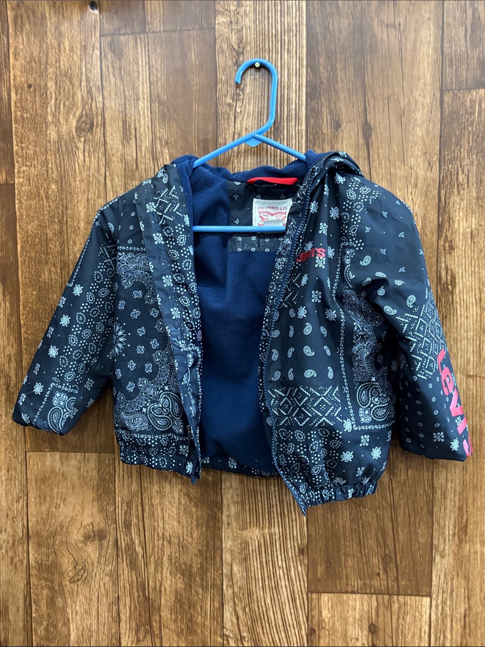 Levi's Navy Bandana-Print Hooded Puffer Jacket with Pink Logo